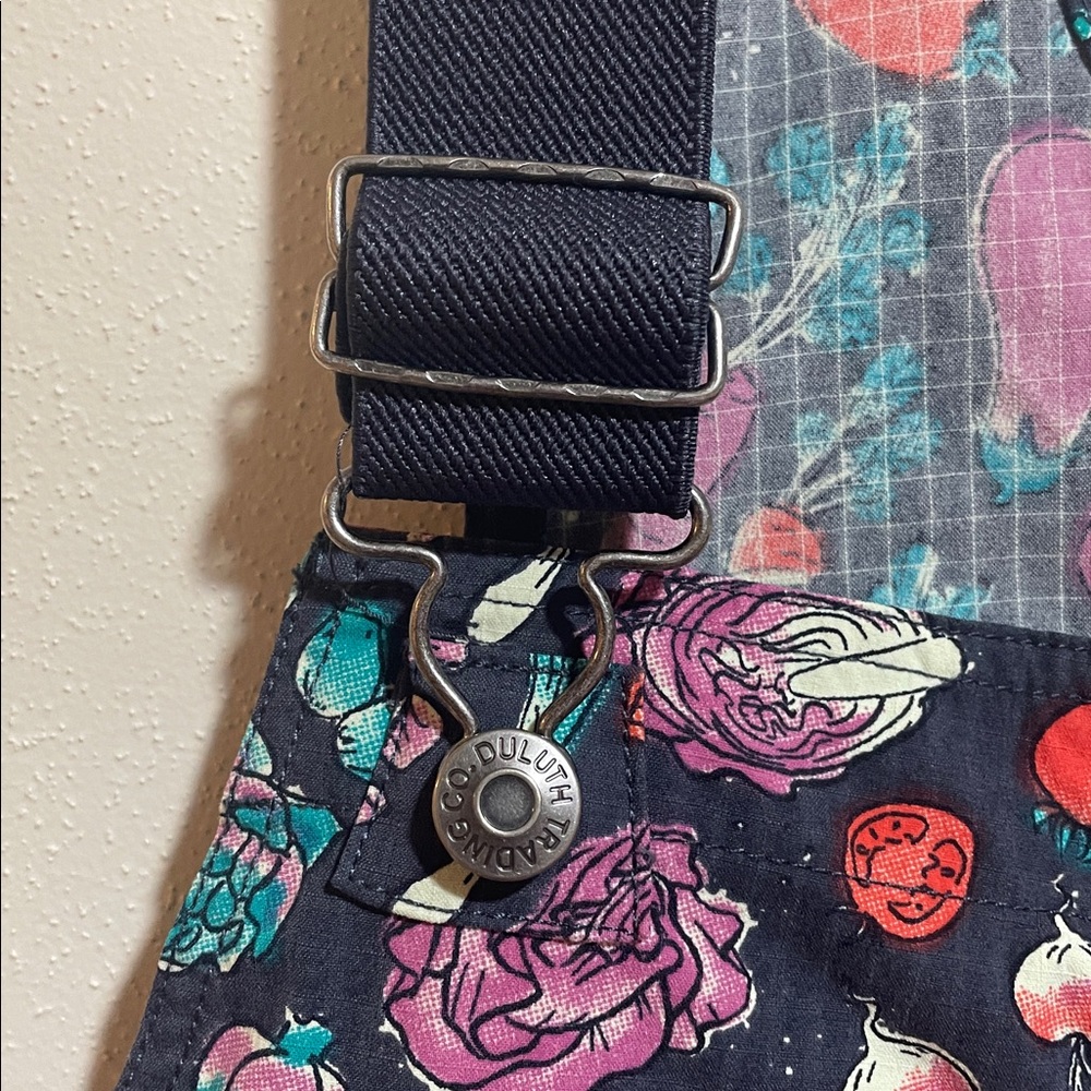 🥕 RARE PRINT 🍅 Duluth Trading Co Heirloom Gardening Overall Shorts💖 - Picture 7 of 14